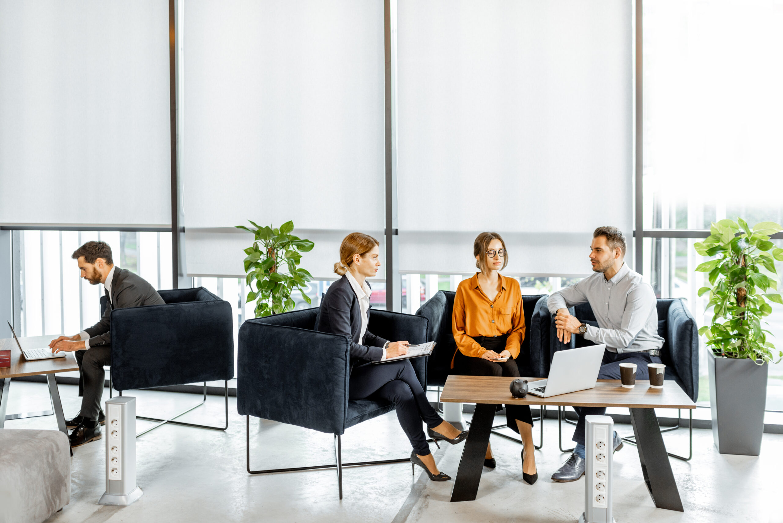 Young,Couple,Talking,With,Financial,Consultant,At,The,Luxury,Bank